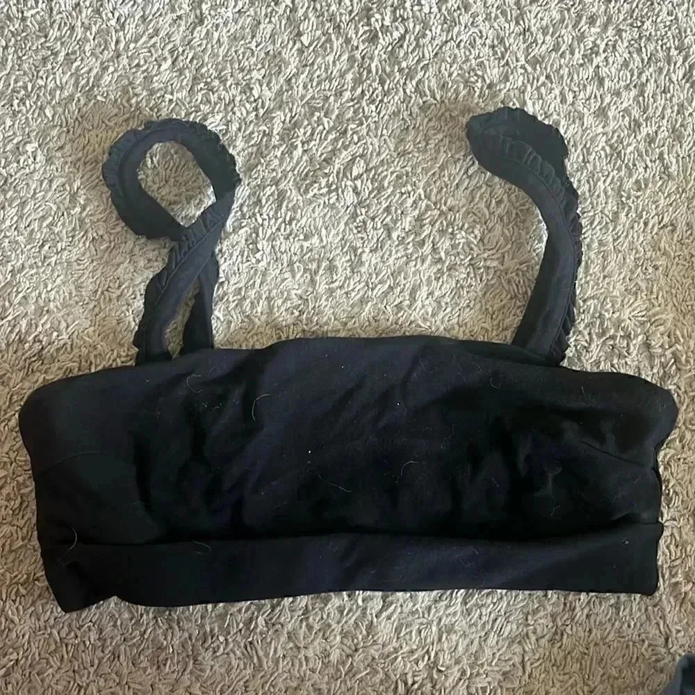 Bandier ruffle sports bra large / E35